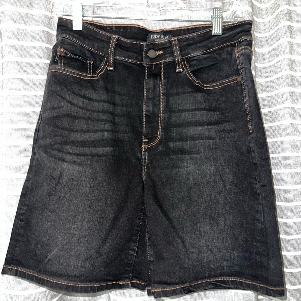 Judy Blue size large black shorts with brown stitching
